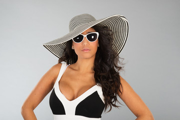 Attractive young woman with straw hat and sunglasses