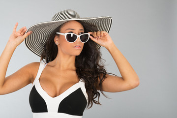 Attractive young woman with straw hat and sunglasses