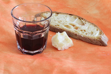 Vino con pane e formaggio
