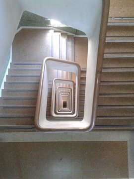 Square stairs spiral