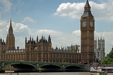 Fototapeta na wymiar The Big Ben, the Houses of Parliament and Westminster Bridge