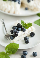 Meringue cake with blueberries