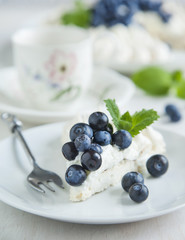 Meringue cake with blueberries