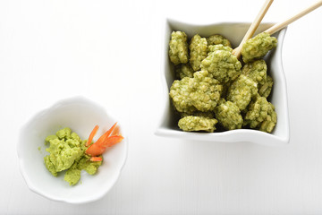 wasabi e snack di riso al wasabi