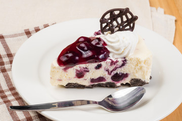 Blueberry-chip cheese mousse cake