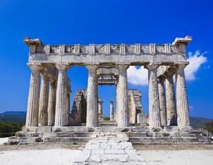 Fototapeta premium Ruins of temple on island Aegina, Greece