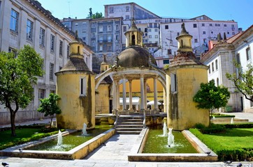 kleiner Park an der Igreja de Santa Cruz in Coimbra © aro49