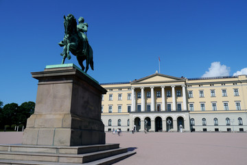 statue in front of royal palace in oslo