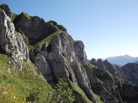 in cammino da passo croce d'aune al rifugio dal piaz