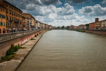 Veduta di Lungarno Mediceo di Pisa, Italia