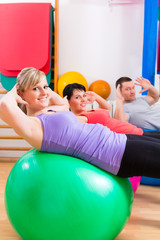 Patienten bei der Physiotherapie 