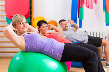 Patienten bei der Physiotherapie 