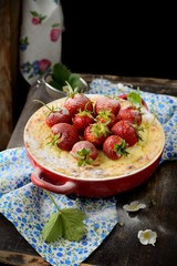 Cheesecake with strawberries in a bowl