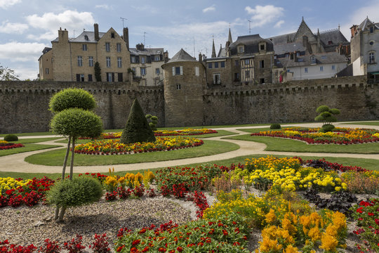 Vannes,ville fortifi&eacute; et ville fleurie de Bretagne
