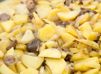 fried potatoes with mushrooms