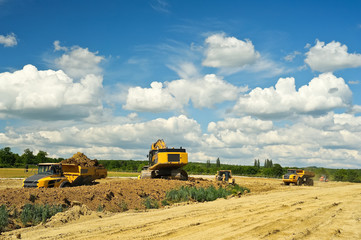 Baufahrzeuge auf einer Baustelle