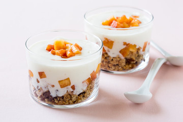 Peach trifle with crunchy toasted oats