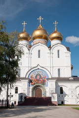 Fototapeta na wymiar Успенский собор в Ярославле, Россия.