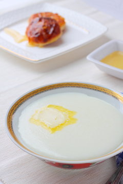 Semolina milk porridge