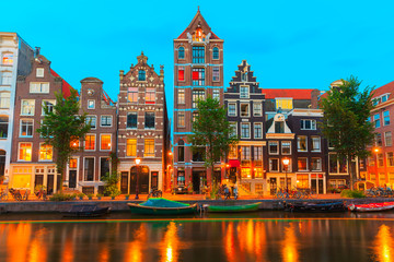 Night city view of Amsterdam canal Herengracht © Kavalenkava