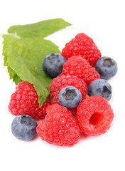 Ripe raspberry and Blueberries with leaf