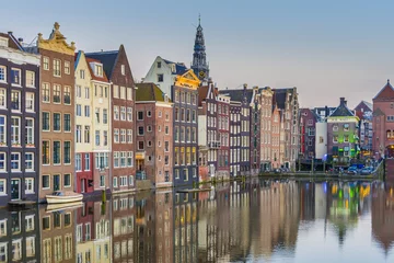 Zelfklevend Fotobehang Het Damrak-kanaal in Amsterdam, Nederland. © Anibal Trejo