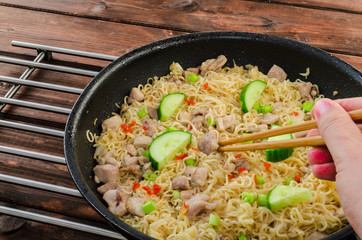 Chinese noodles with chicken