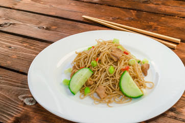 Chinese noodles with chicken