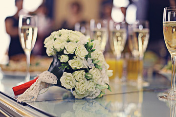 champagne wedding bouquet
