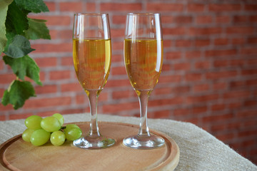 Grapes and two glasses of the white wine