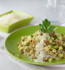 Risotto with avocado and walnuts