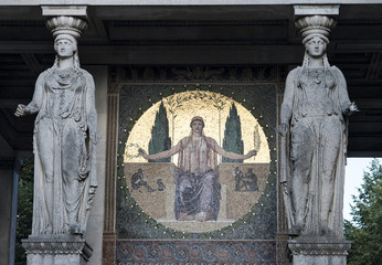 Säulenfigur am Friedensengel in München