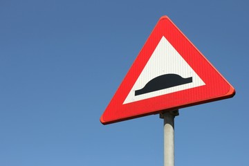 niederländisches Verkehrszeichen: Bremsschwelle