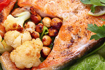 grilled salmon with vegetables herbs