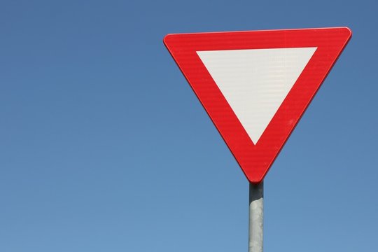 niederl&auml;ndisches Verkehrszeichen: Vorfahrt gew&auml;hren