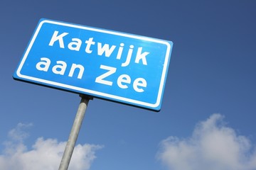 niederländisches Verkehrszeichen: Ortstafel (Katwijk aan Zee)