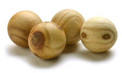 Wooden spheres Drewniane kule Holzkugeln Sfere di legno