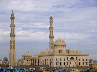 Fototapeta na wymiar Marina mosque in Hughada