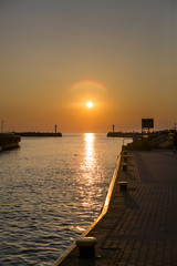 Fototapeta na wymiar Port podczas wschodu i zachodu słońca