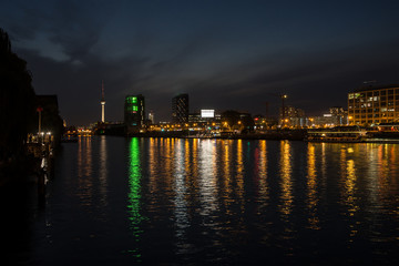 Obraz premium Berlin Skyline nachts