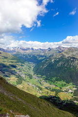 Fototapeta na wymiar La Val d'Ayas e la catena del Monte Rosa