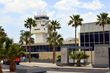 Fototapeta na wymiar Aeropuerto de Tenerife Sur. Islas Canarias