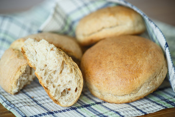  bread buns from yeast dough