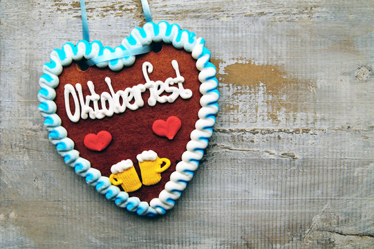 A gingerbread heart from the Oktoberfest