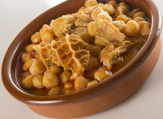 Callos con garbanzos