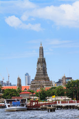 Naklejka premium Wat Arun Temple in Bangkok, Thailand