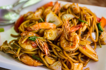 Spaghetti with prawns,and basil .