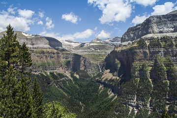 Fototapeta na wymiar Scenic view of famous Ordesa NP, Pyrenees, Spain