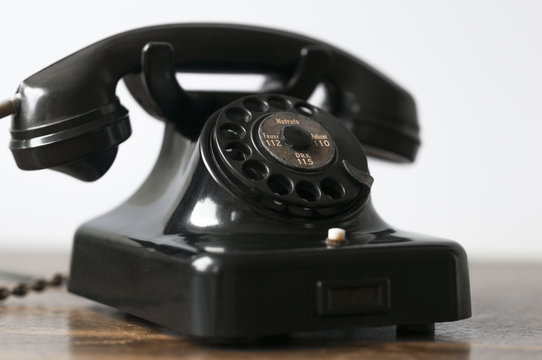 Altes schwarzes Telefon