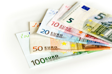 Euro Geldscheine auf weissem Hintergrund
